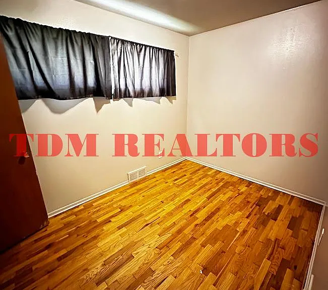 3737 Lynn St — Photo 8
