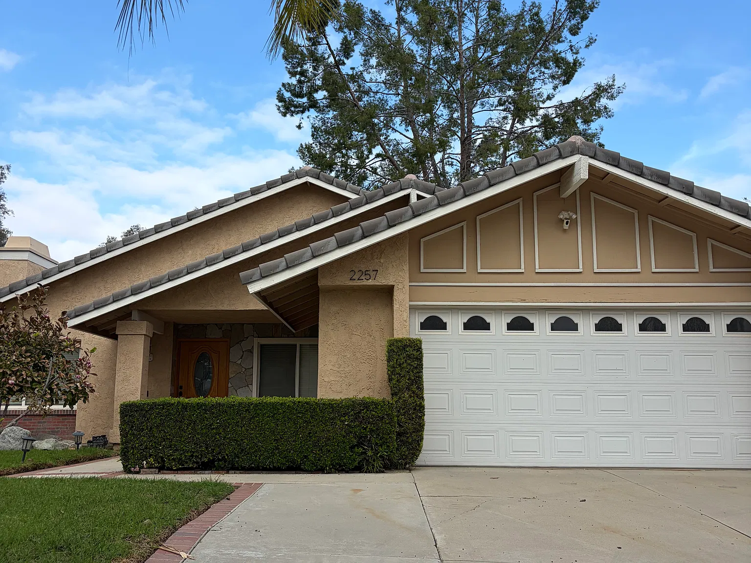4 bed, 1728 sqft, $3,600 — Photo 2
