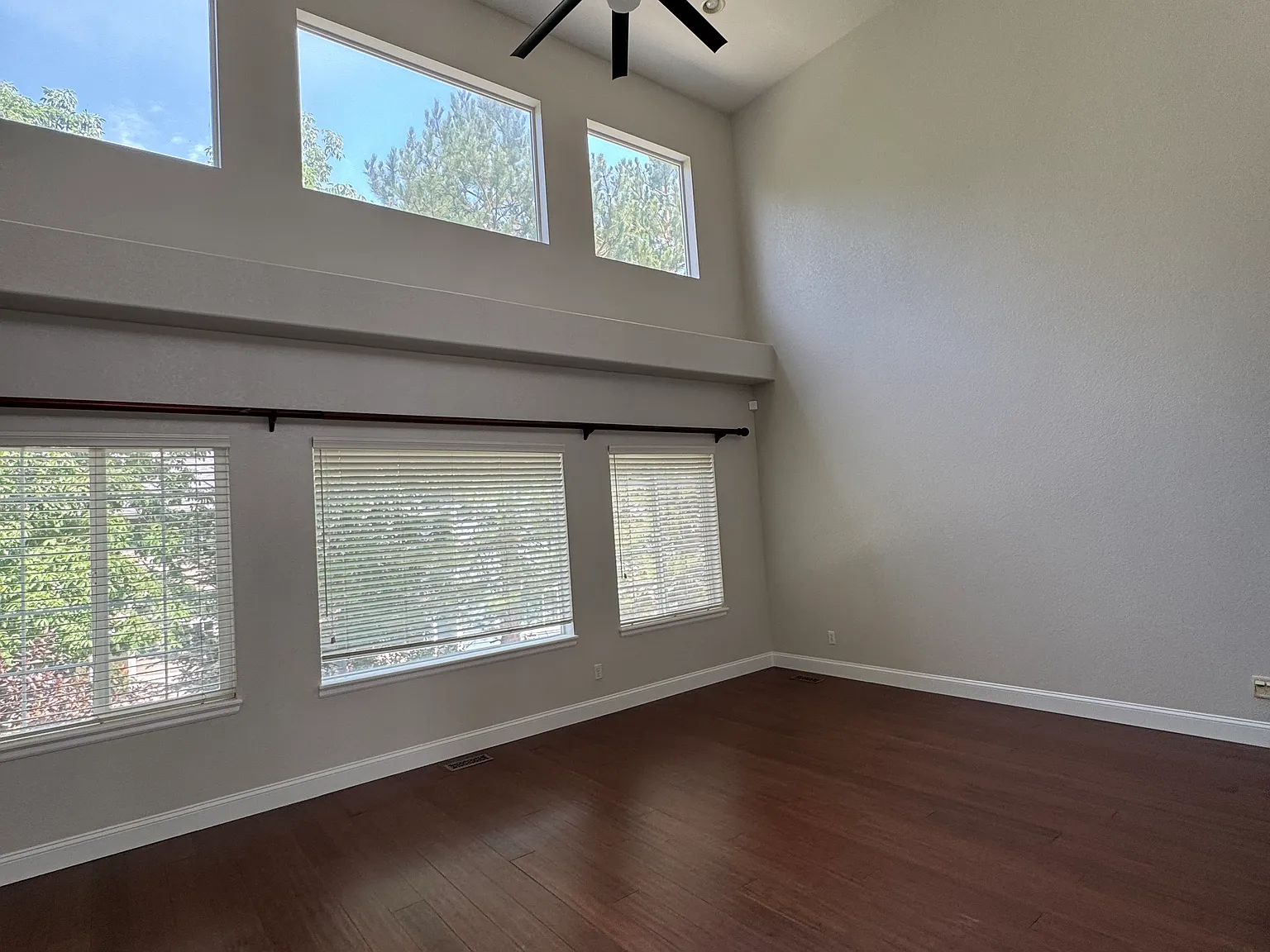 5 bed, 2640 sqft, $3,780 — Photo 4