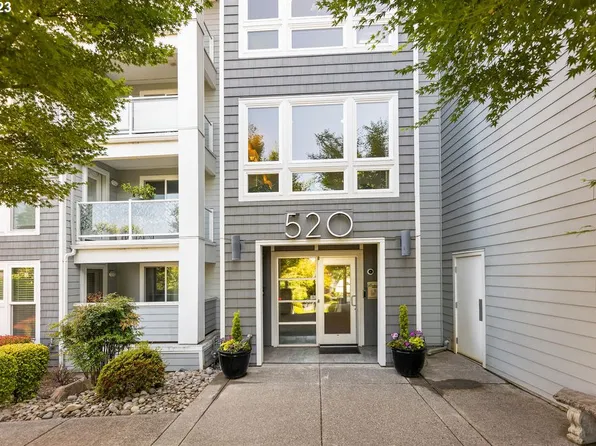 520 SE Columbia River Dr APT 327, Vancouver, WA 98661