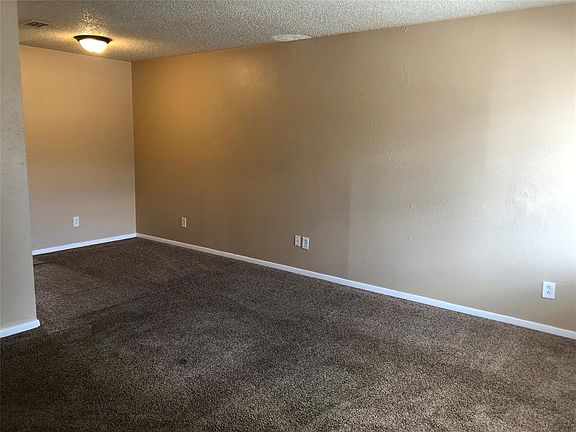 2nd image of 2203 Landmark Ct APT 3