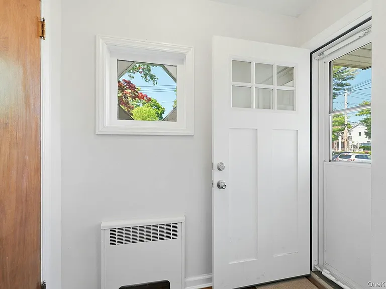 135 Woolsey Ave — Photo 4