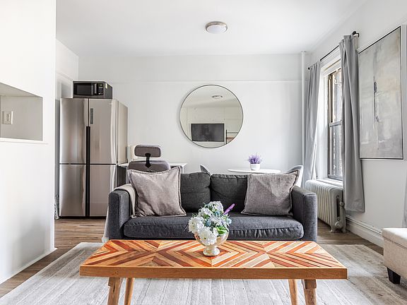 4th image of 177 Waverly Pl APT 3R