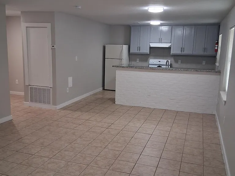 Leonora Apartments — Photo 12