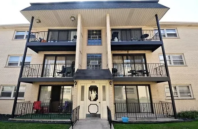 2041 N Harlem Ave APT 2W photo 1