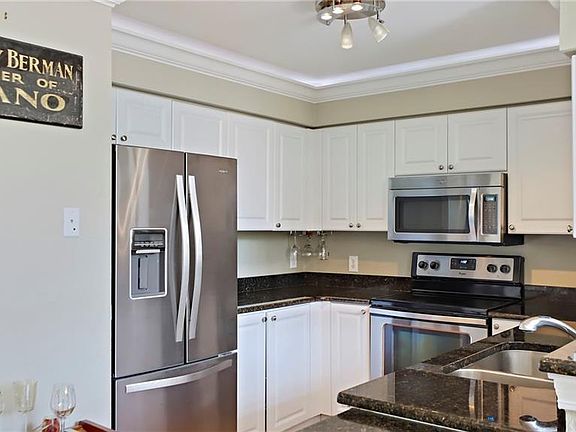 4th image of 701 Mirror Lake Dr N APT 200