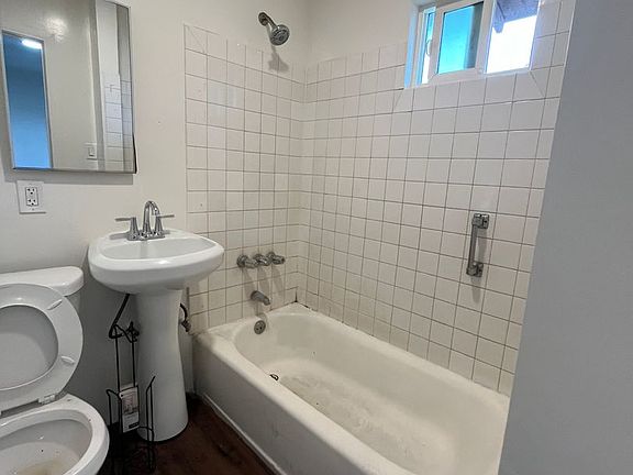 3rd image of 3520 Hyde Park Blvd #3524