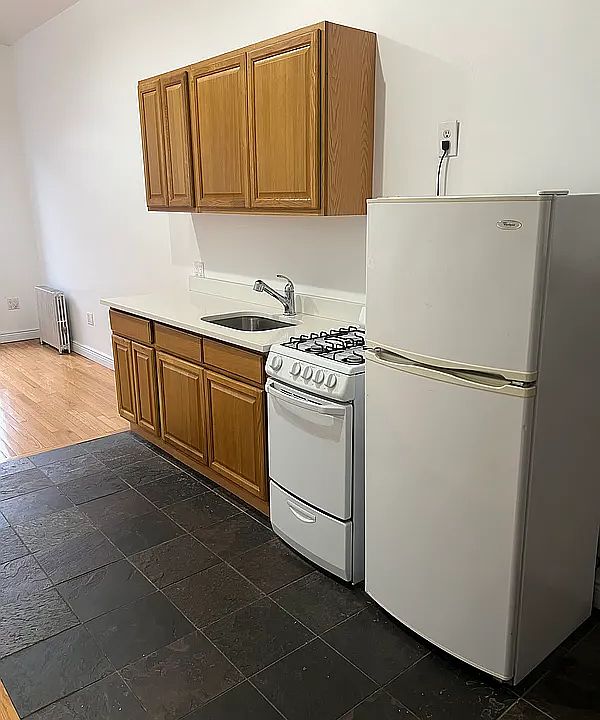2nd image of 537 W 49th St #18