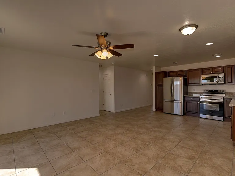 3027 N Corrine Dr — Photo 7