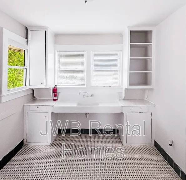 2022 Dellwood Ave #4 — Photo 5