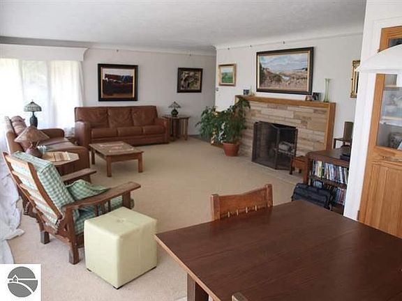 4th image of 6038 Smeltzer Rd