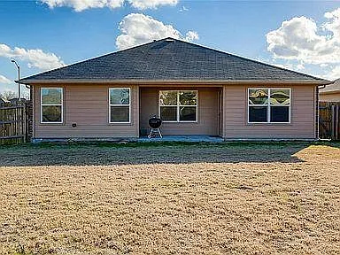 415 Camellia Dr — Photo 5