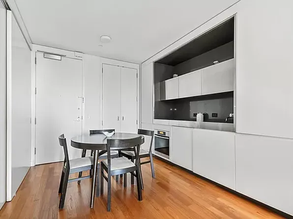 15 William Street image 3 of 5