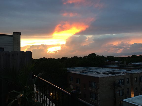 3rd image of 1215 W Gunnison St APT 312