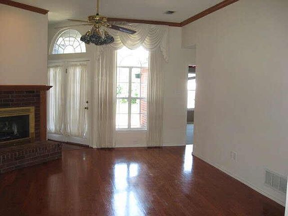 3rd image of 1119 Grimsworth Ln