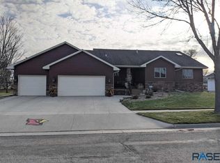 719 Britz Dr, Luverne, MN 56156