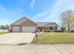 4550 Barleyridge Dr, Smithton, IL 62285