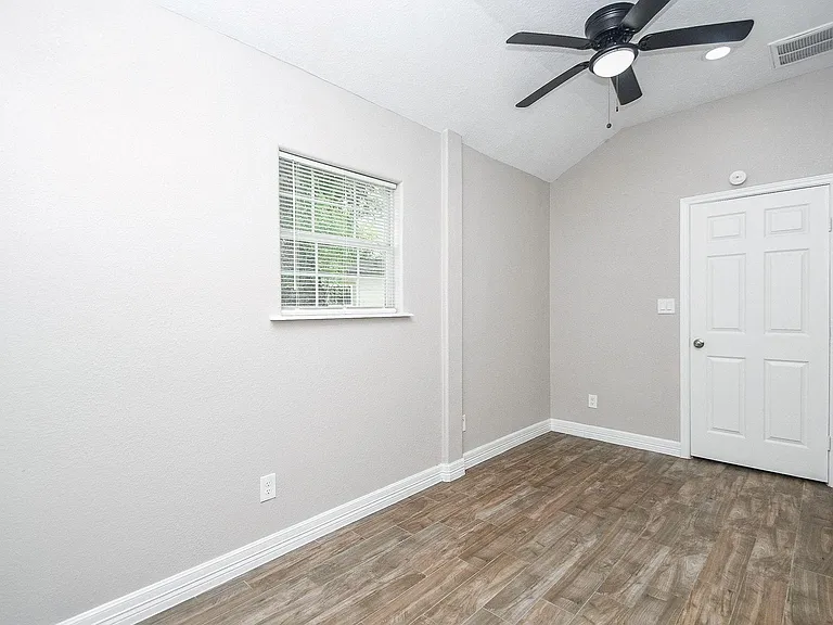 1405 Richard Ave — Photo 13