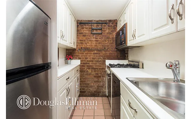 Sold by Douglas Elliman | media 4