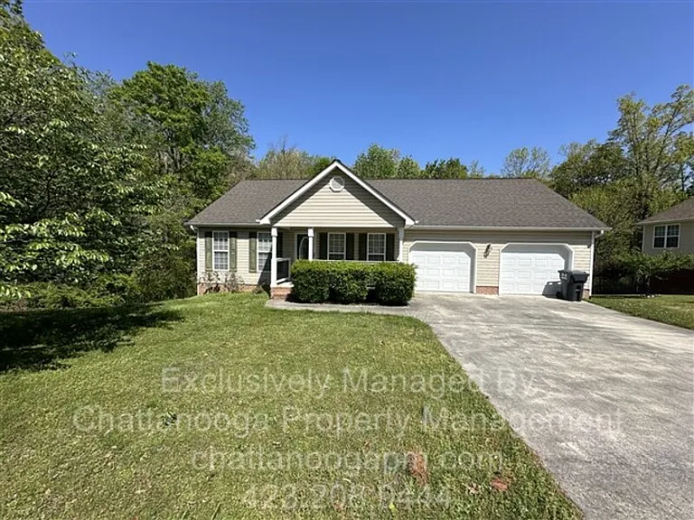 87 Manor Dr — Photo 2