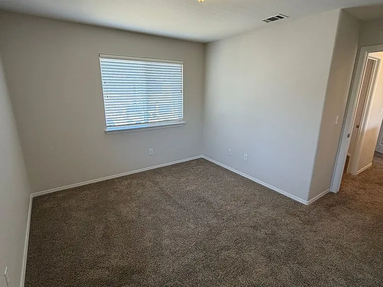 1810 Baylor Ln — Photo 15