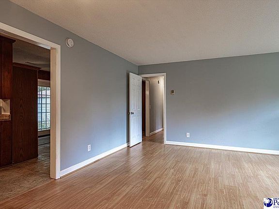 4th image of 121 Wildwood Dr