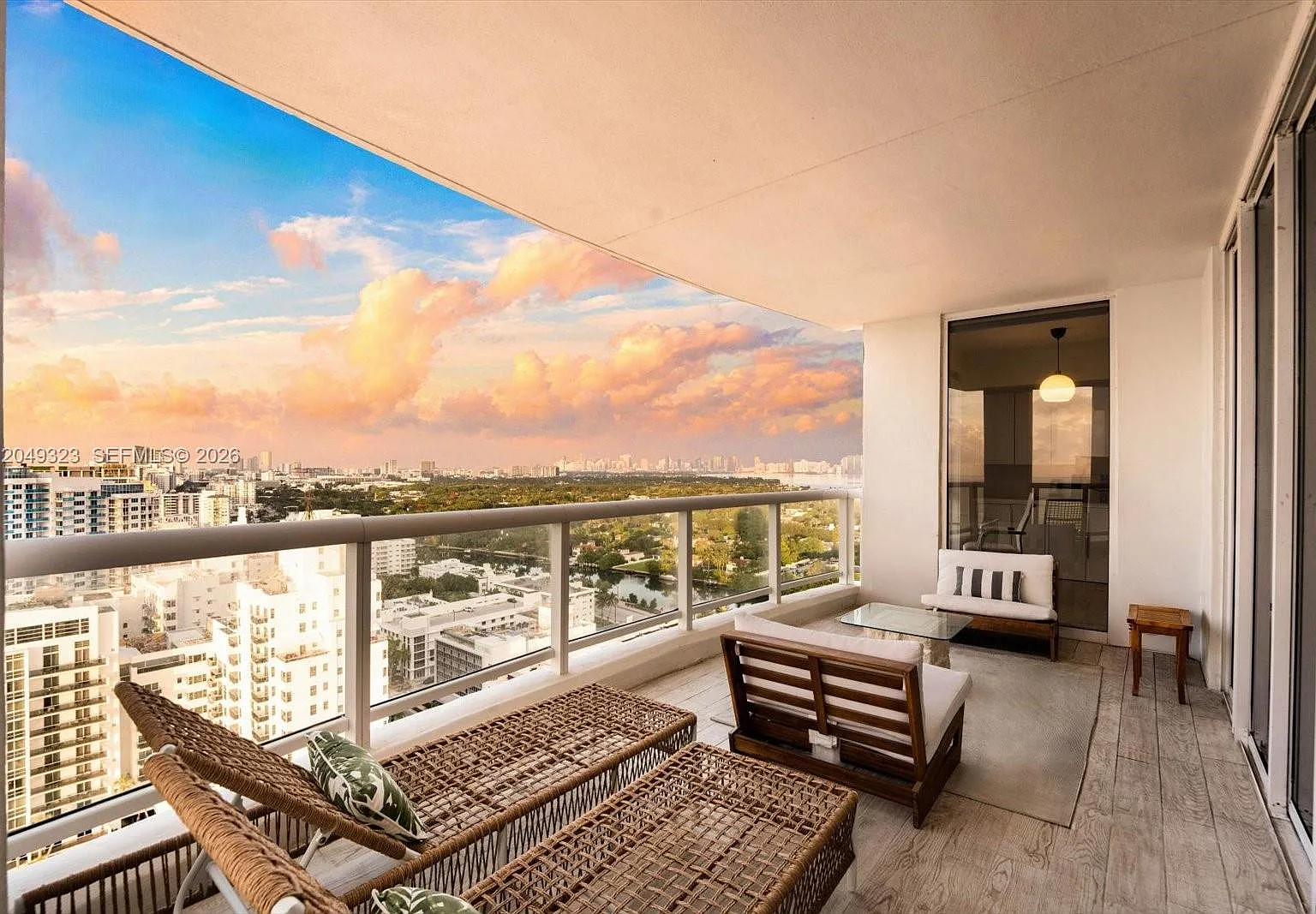 La Tour Condo — Photo 4