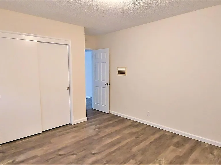 12704 Cedar Ave #B — Photo 8