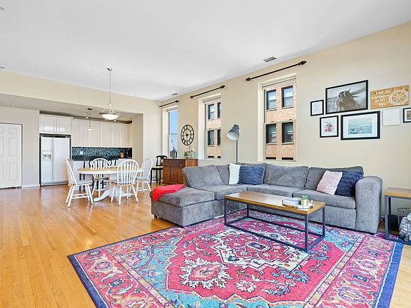 4th image of 1350 W Fullerton Ave APT 517