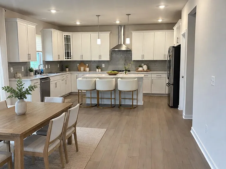 18101 Telford Dr — Photo 4