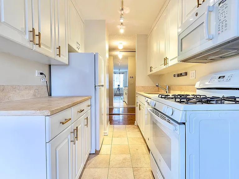 1623 3rd Ave #14D — Photo 4