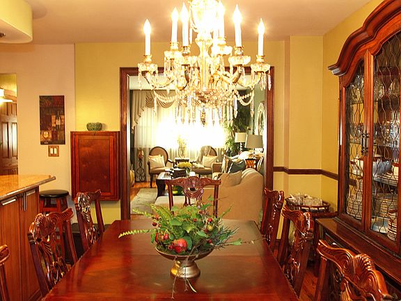 4th image of 839 E 56th St