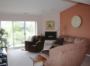 815 Leicester Rd #A103, Elk Grove Village, IL 60007