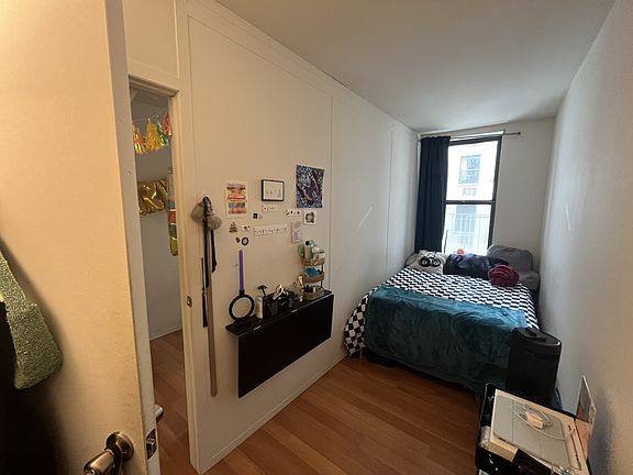 3rd image of 524 W 50th St APT 3C