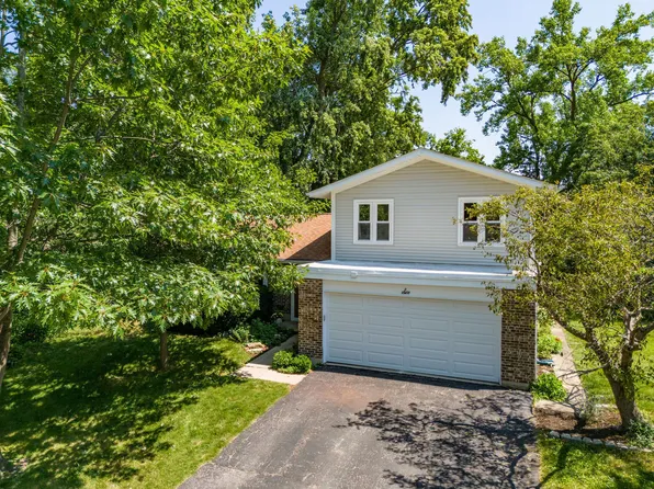 6 Oakview Ct, Woodridge, IL 60517