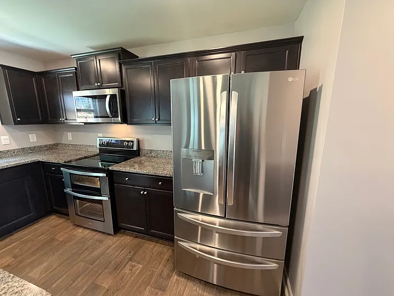 220 Roper St — Photo 8