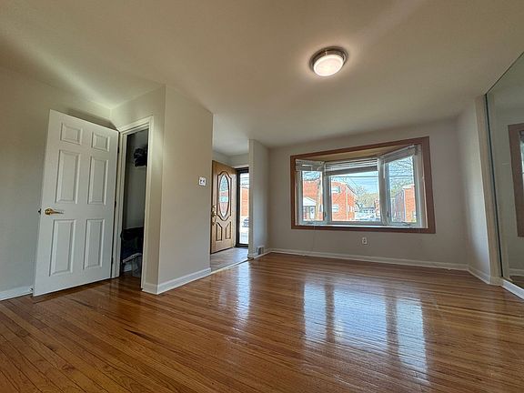 3rd image of 254 Berkley Ave