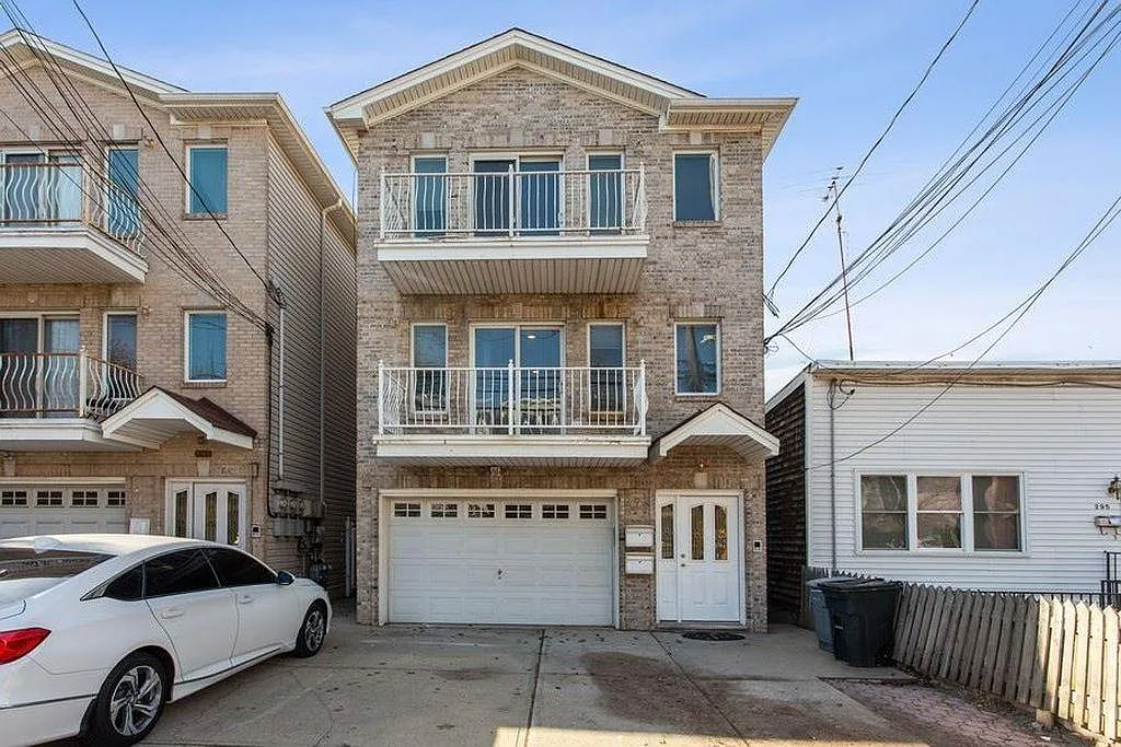 293 Terrace Ave — Photo 1
