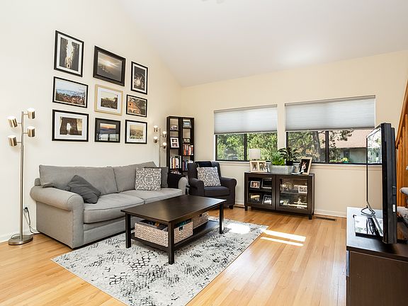 5th image of 2435 Bedford St #21V