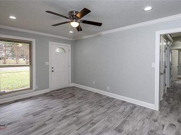 3rd image of 9046 Southwood Dr