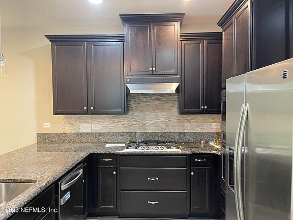2nd image of 39 Canary Palm Ct
