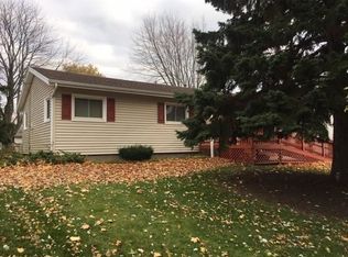 12 Rocklea Dr, Rochester, NY 14624