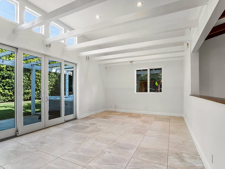 5247 Chelsea St — Photo 23