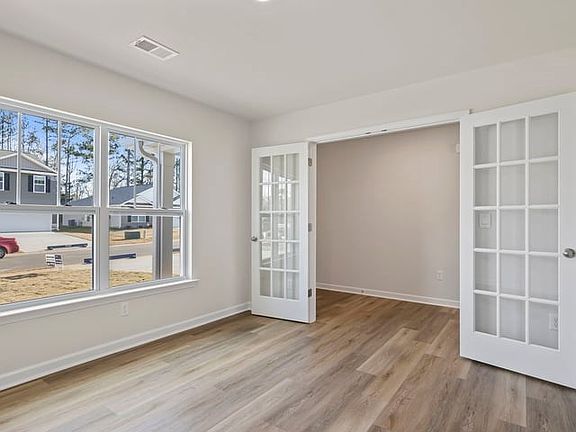 4th image of 114 Pebble Creek Ct