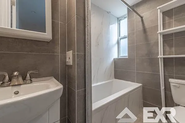 Rented by EXR | media 24