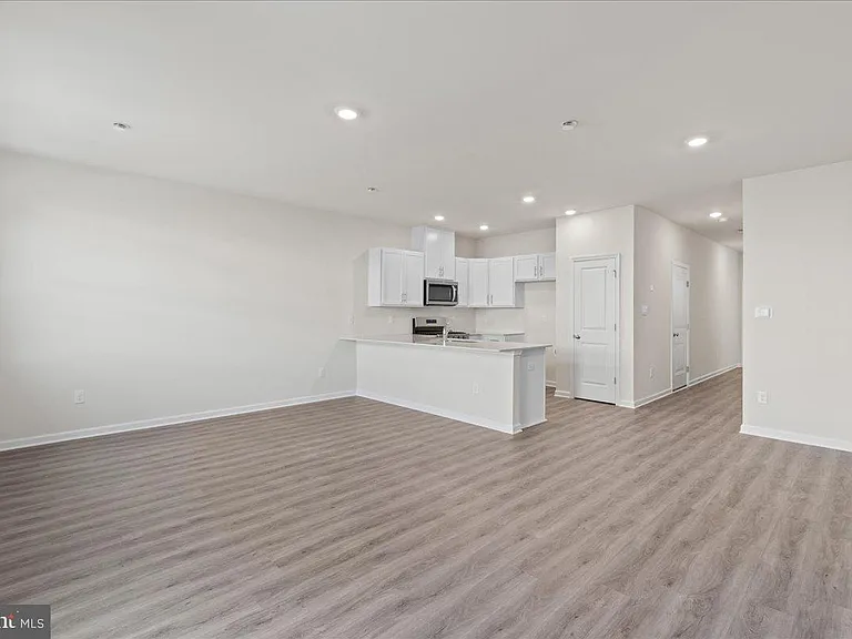 28 Whaler Dr — Photo 11