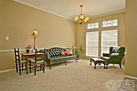 2nd image of 1204 Oakwood Trl