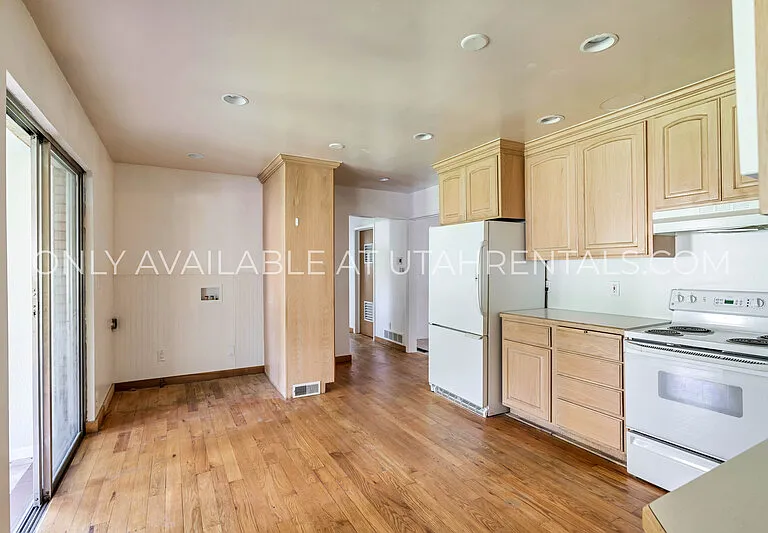 299 E 3200 N — Photo 11
