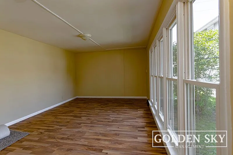 6 bed, 3.0 bath, $1,595 — Photo 4