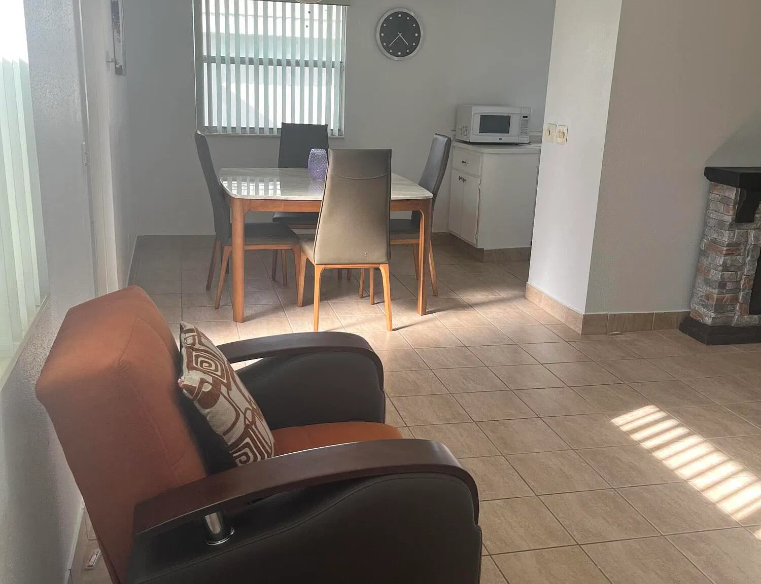 2 bed, 2.0 bath, 880 sqft, $2,000 — Photo 2